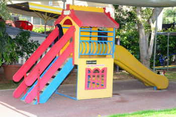 מתקני משחקים לילדים